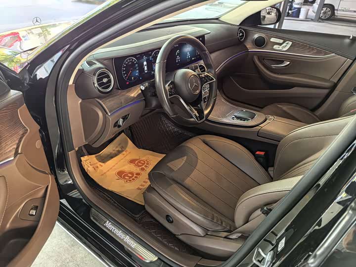 Фото 6 - Mercedes-Benz E-Class