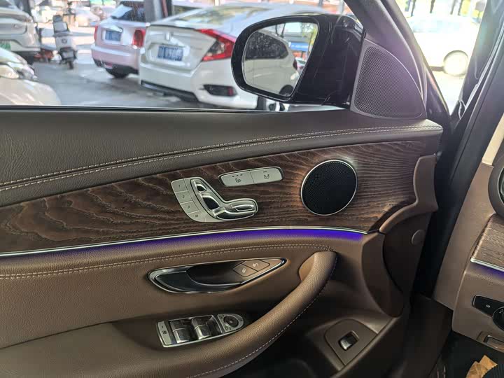 Фото 7 - Mercedes-Benz E-Class