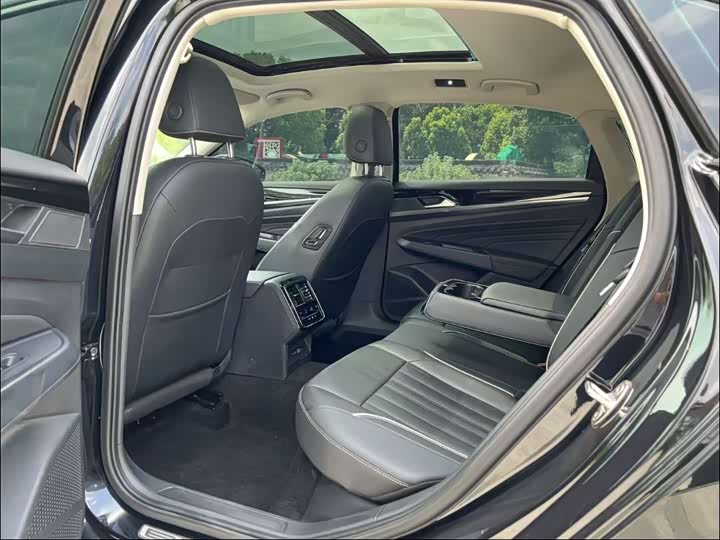 Фото 5 - Volkswagen Passat