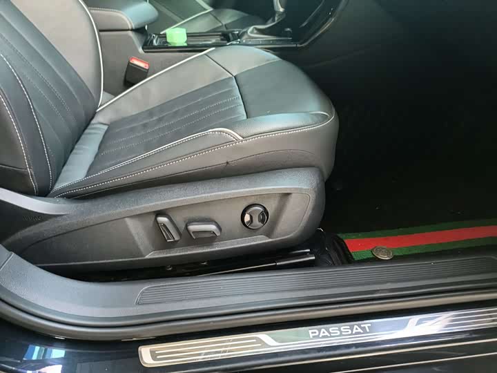 Фото 8 - Volkswagen Passat