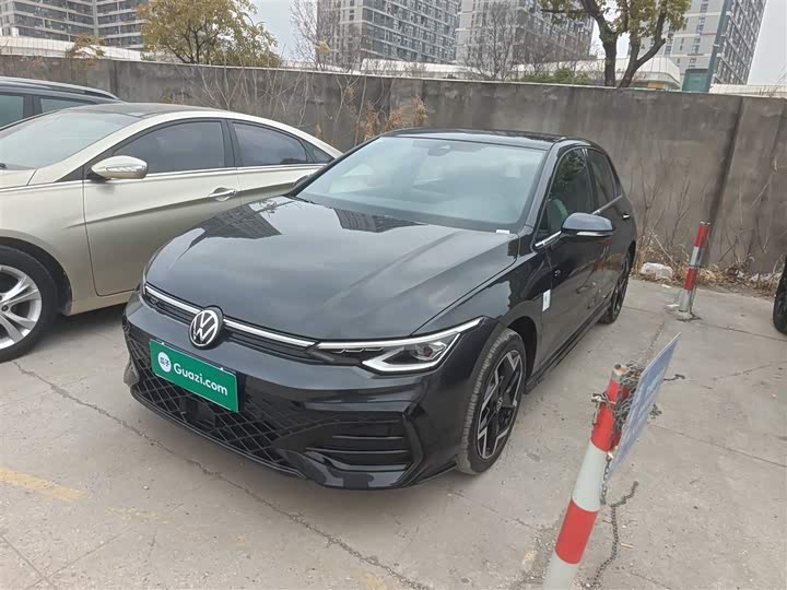 Фото 1 - Volkswagen Golf