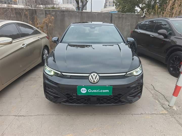 Фото 3 - Volkswagen Golf