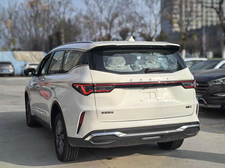 Фото 6 - Geely Jiaji