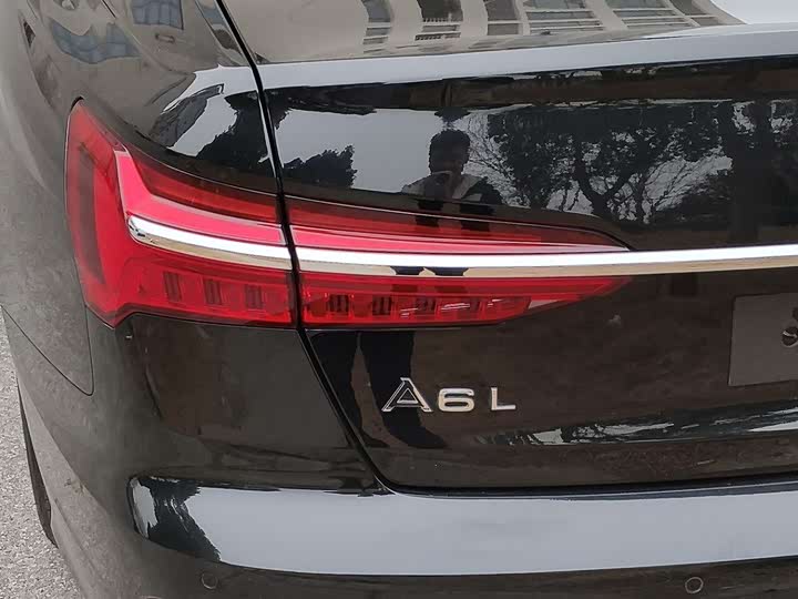 Фото 6 - Audi A6L