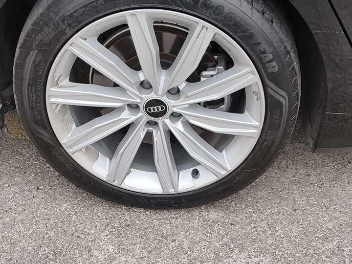 Фото 7 - Audi A6L