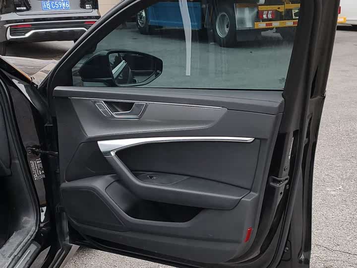 Фото 8 - Audi A6L