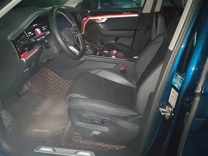 Фото 9 - Volkswagen Touareg