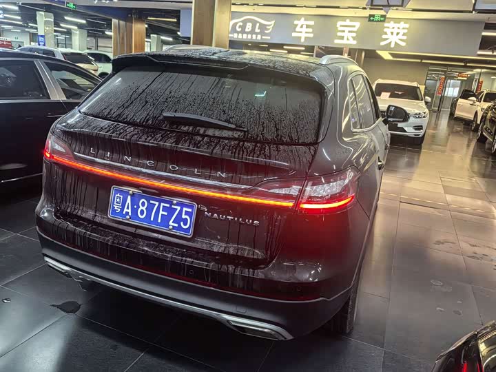 Фото 4 - Lincoln Nautilus