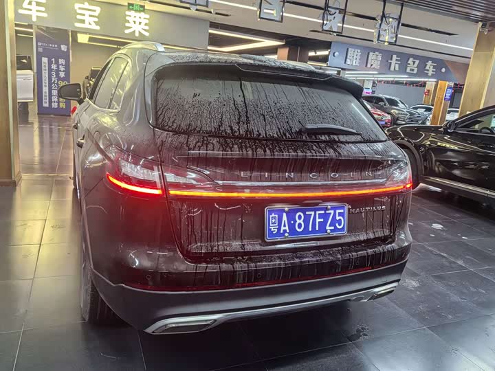 Фото 5 - Lincoln Nautilus