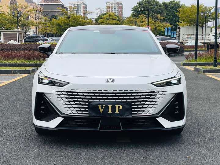 Фото 2 - Changan UNI-V