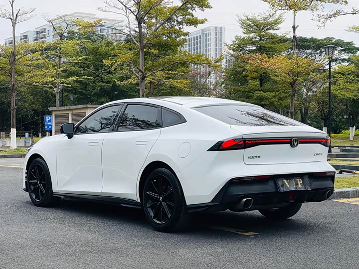 Фото 4 - Changan UNI-V