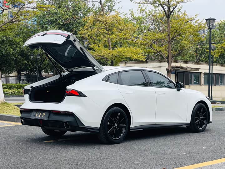 Фото 6 - Changan UNI-V