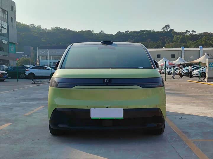 Фото 2 - Zeekr Mix