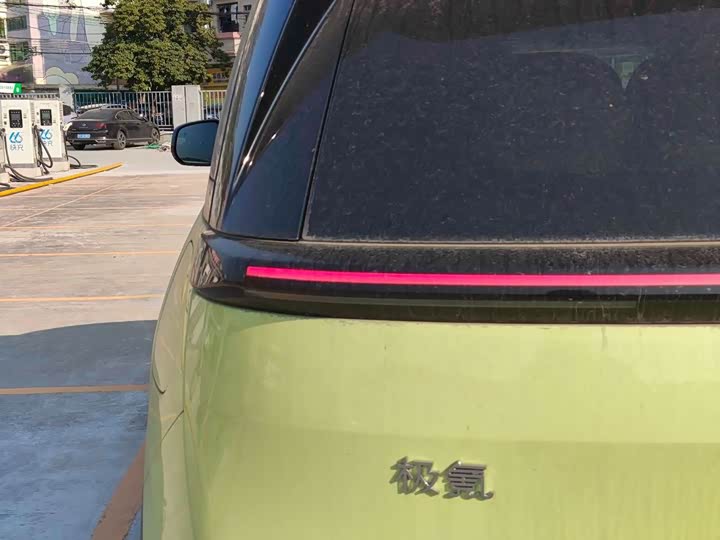 Фото 9 - Zeekr Mix