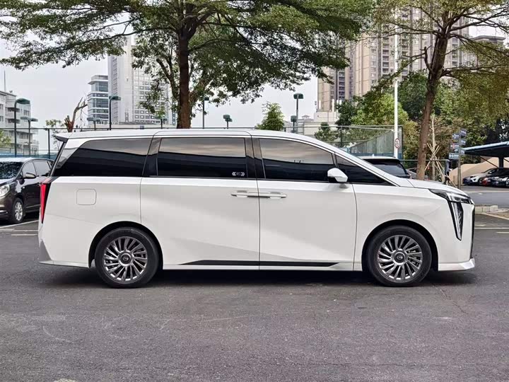 Фото 7 - GAC Trumpchi M8