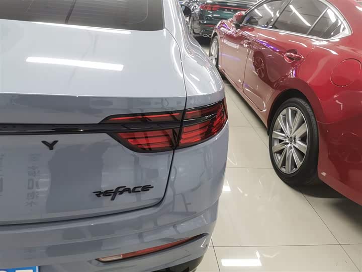 Фото 8 - Geely Preface