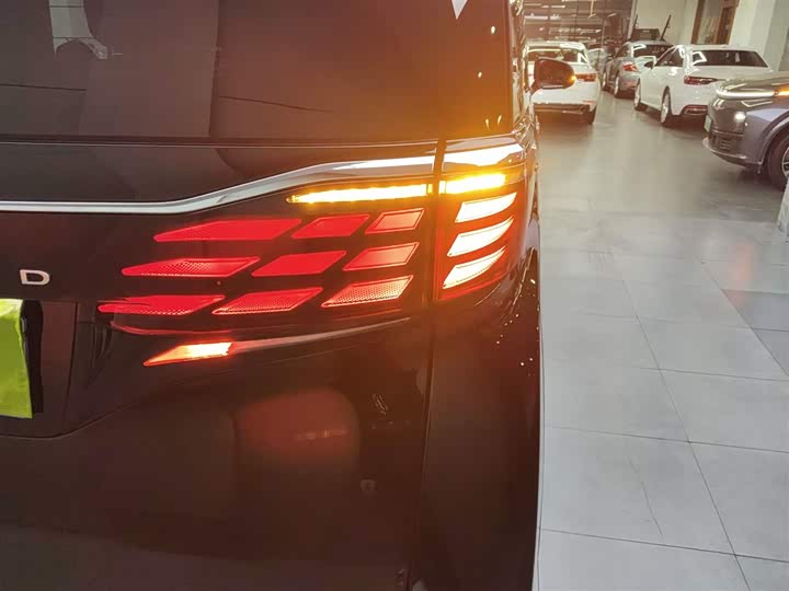 Фото 8 - Toyota Alphard