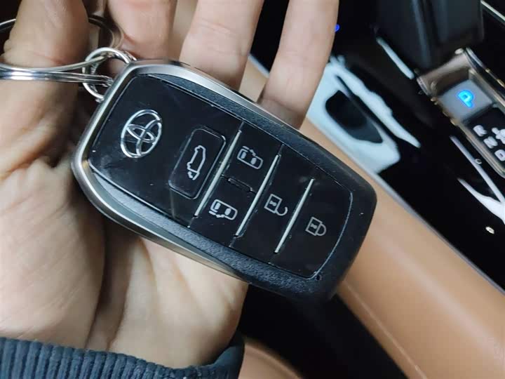 Фото 9 - Toyota Alphard