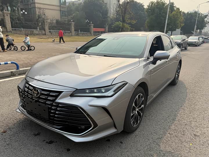 Фото 1 - Toyota Avalon