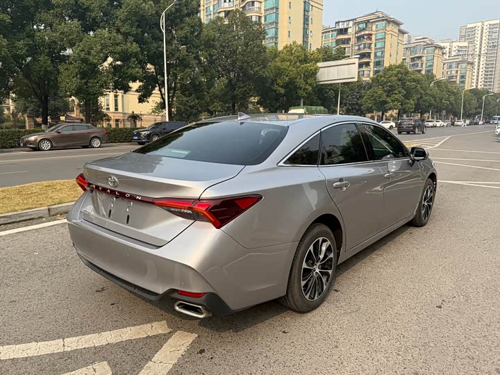 Фото 5 - Toyota Avalon