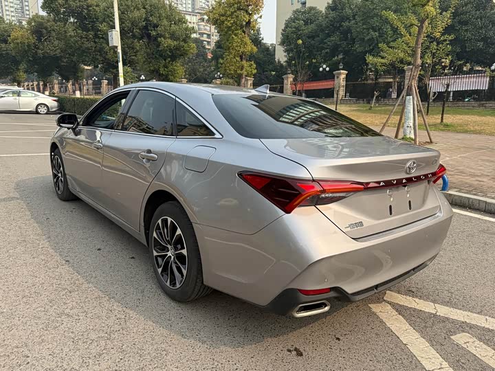 Фото 6 - Toyota Avalon