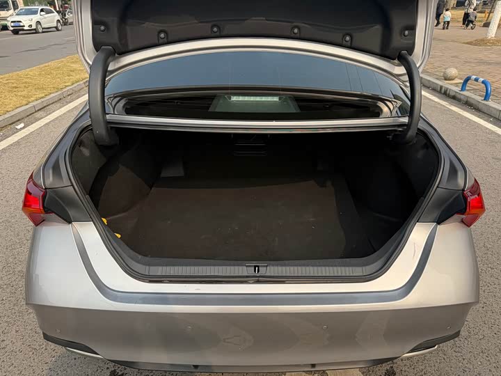 Фото 8 - Toyota Avalon