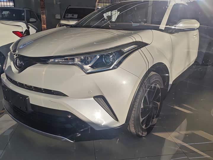 Фото 1 - Toyota Izoa