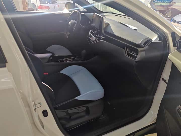 Фото 8 - Toyota Izoa