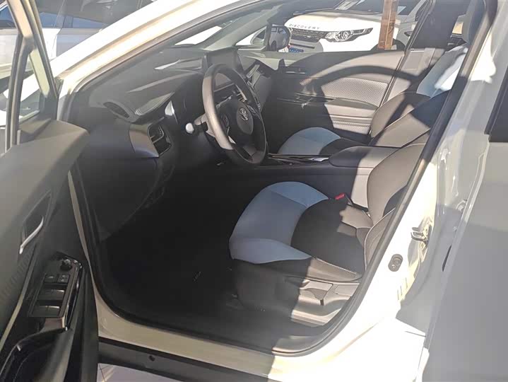 Фото 9 - Toyota Izoa