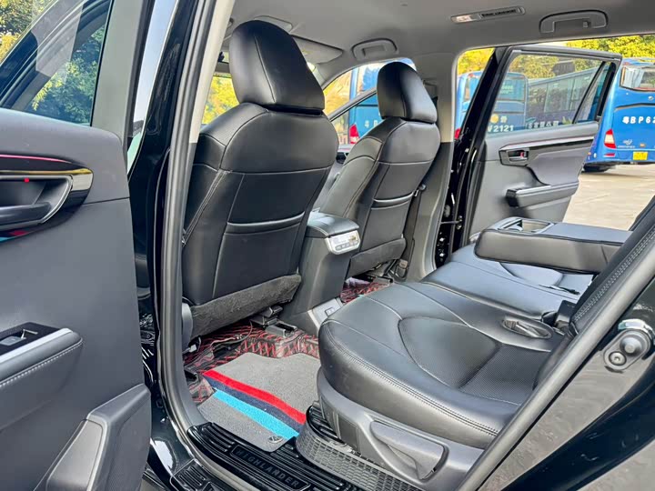 Фото 5 - Toyota Highlander