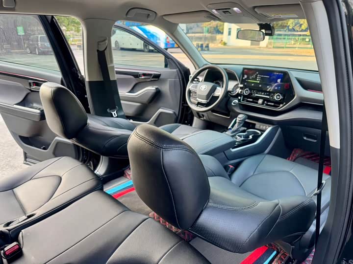 Фото 6 - Toyota Highlander