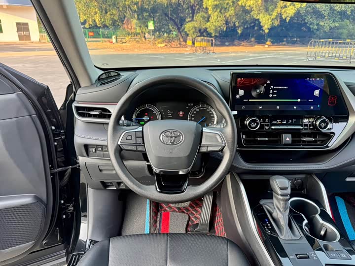 Фото 9 - Toyota Highlander