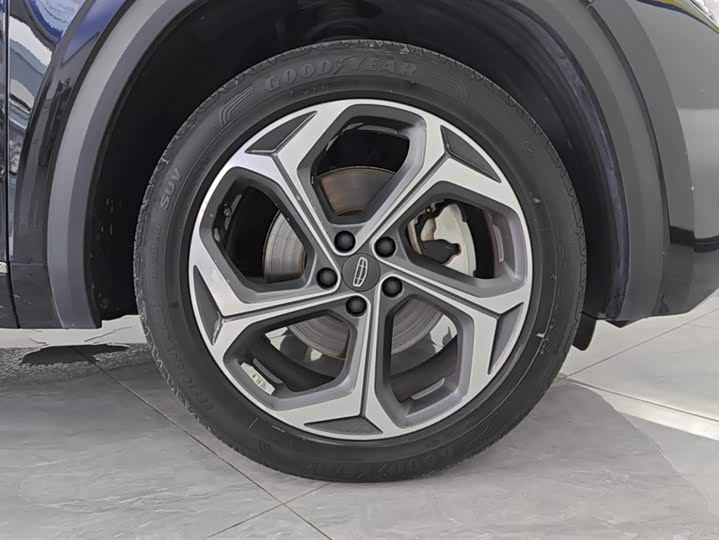 Фото 6 - Geely Monjaro