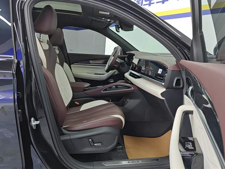 Фото 8 - Geely Monjaro