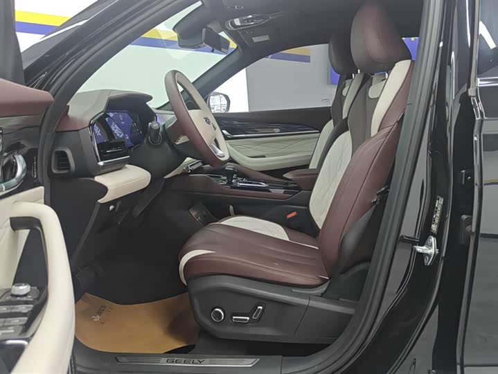 Фото 9 - Geely Monjaro