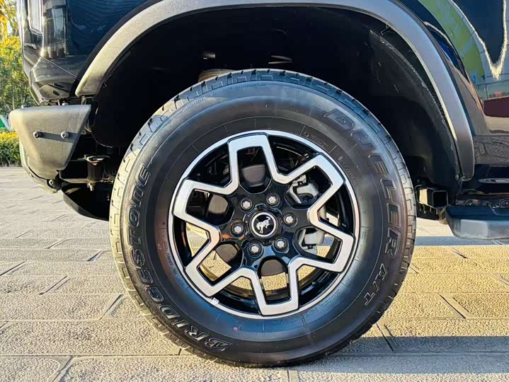 Фото 8 - Ford Bronco