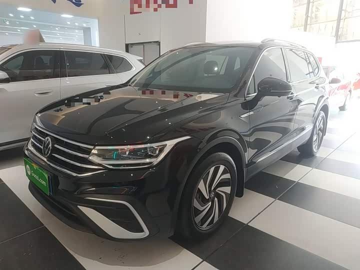 Фото 1 - Volkswagen Tiguan L Pro