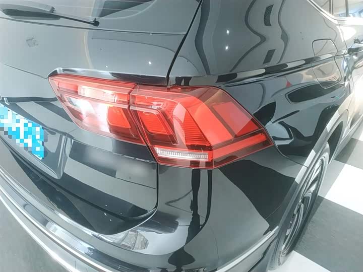 Фото 8 - Volkswagen Tiguan L Pro