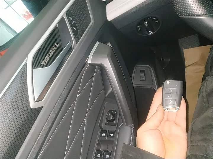 Фото 9 - Volkswagen Tiguan L Pro