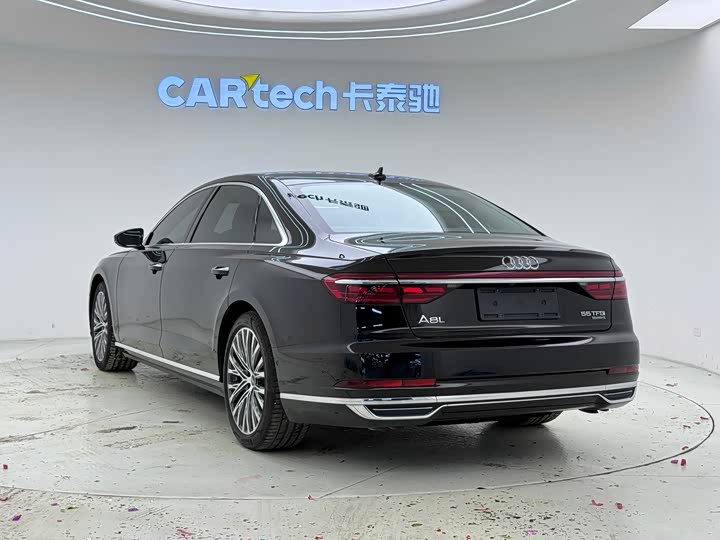 Фото 4 - Audi A8