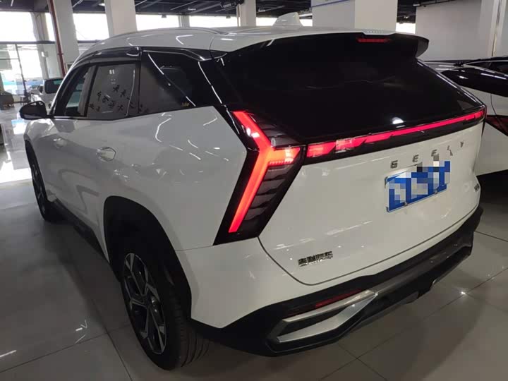 Фото 5 - Geely Atlas L
