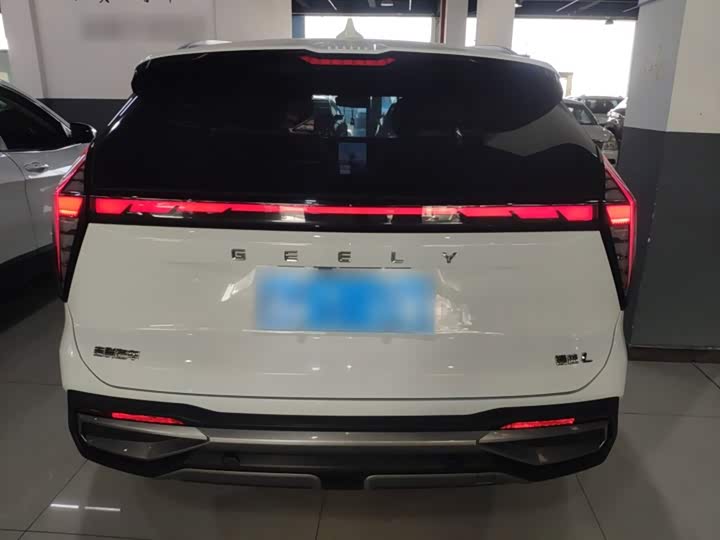 Фото 6 - Geely Atlas L