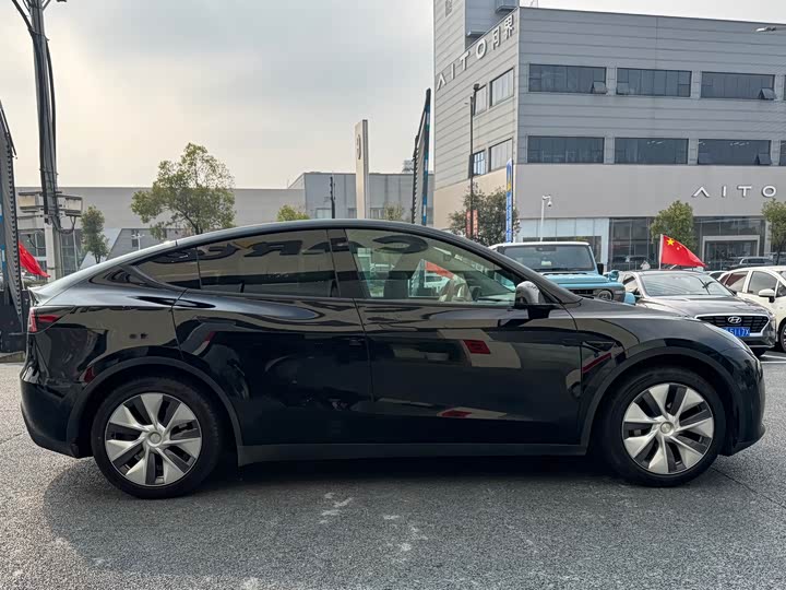 Фото 8 - Tesla Model Y