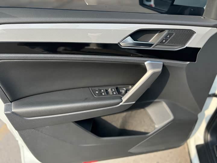 Фото 9 - Volkswagen Tayron