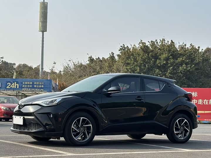 Фото 1 - Toyota C-HR