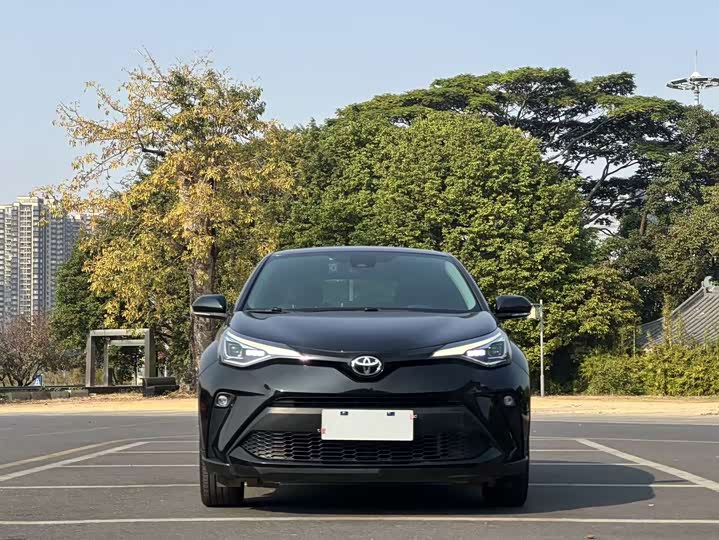 Фото 2 - Toyota C-HR
