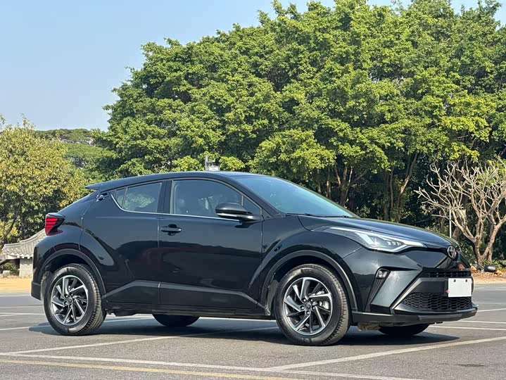 Фото 3 - Toyota C-HR