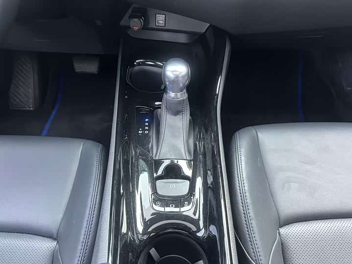 Фото 8 - Toyota C-HR