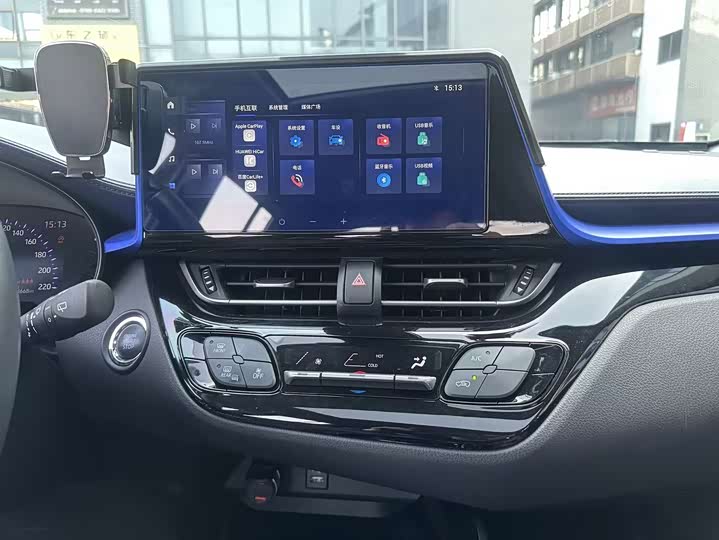 Фото 9 - Toyota C-HR