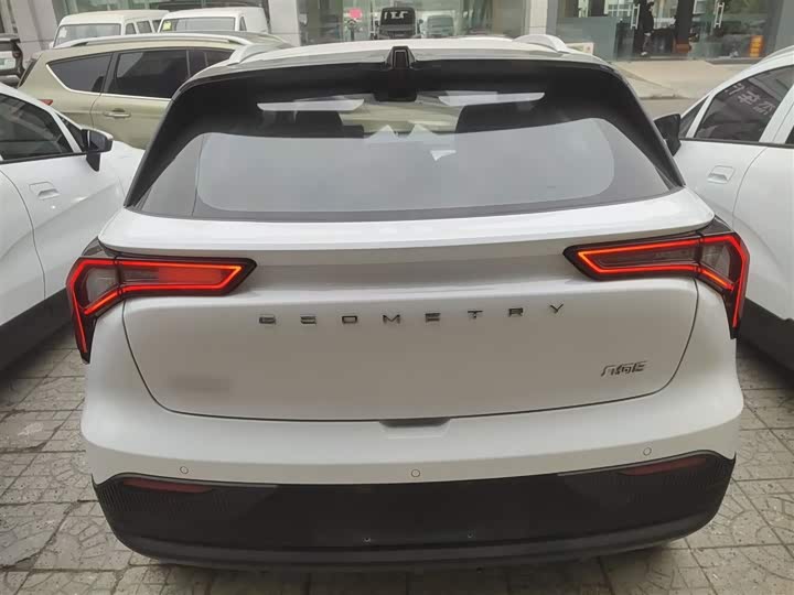 Фото 6 - Geely Geometry E Firefly